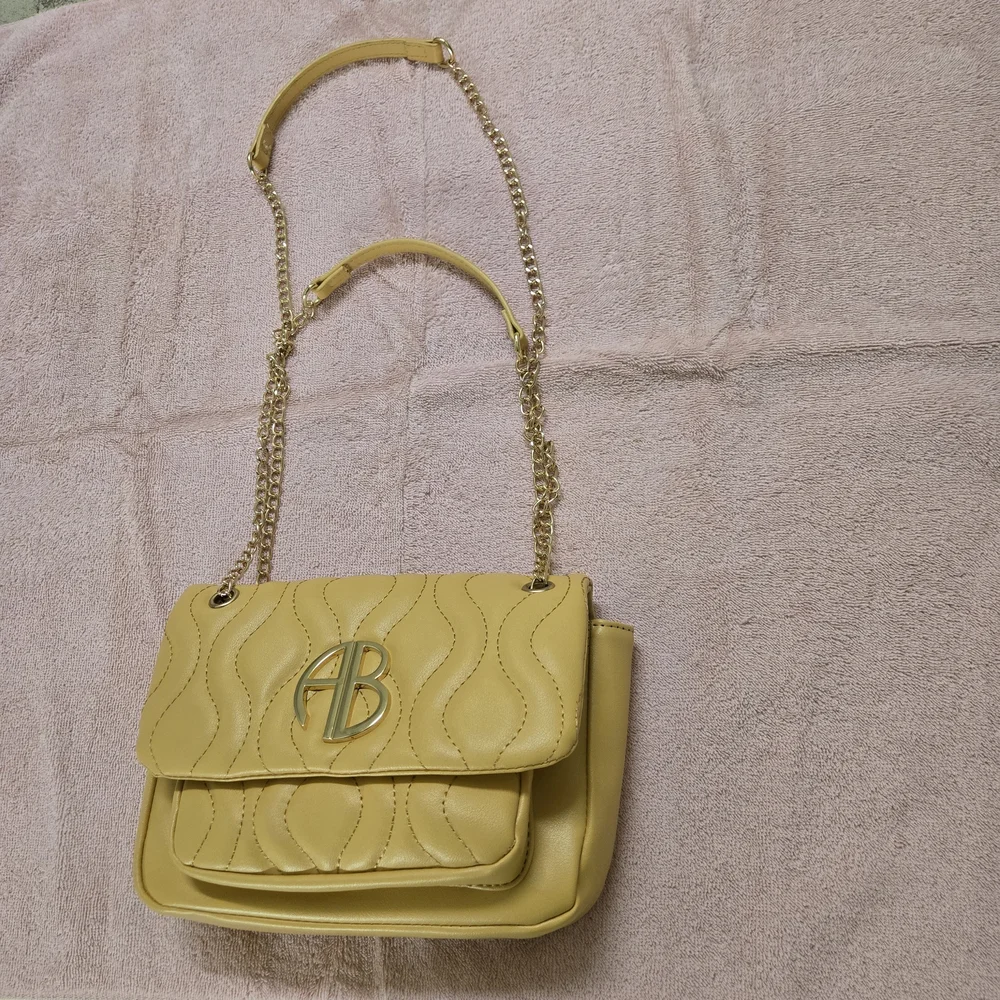 Yellow Quilted Shoulder Bag - Picture 5 of 9